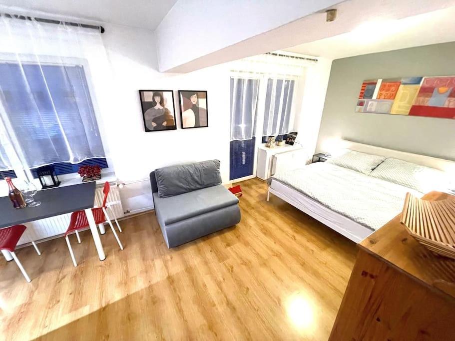 דירות ברטיסלאבה Charming Studio In The Old Town מראה חיצוני תמונה